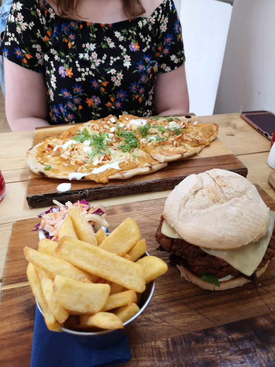 Dil And The Bear At The Station-10