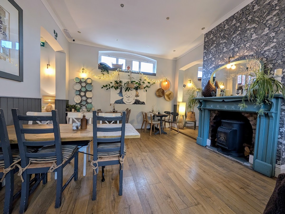 Dil And The Bear At The Station-4