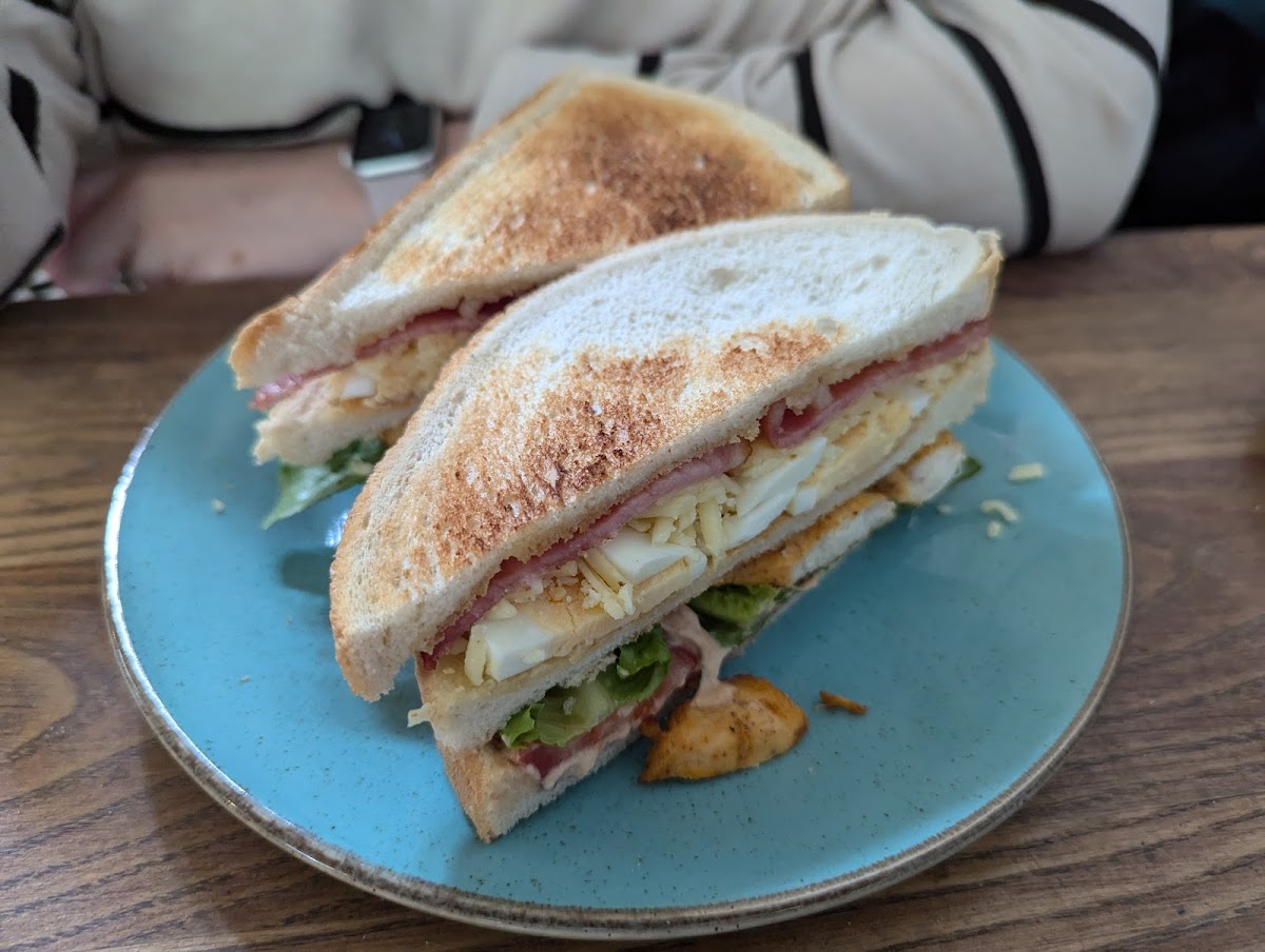 Dil And The Bear At The Station-8