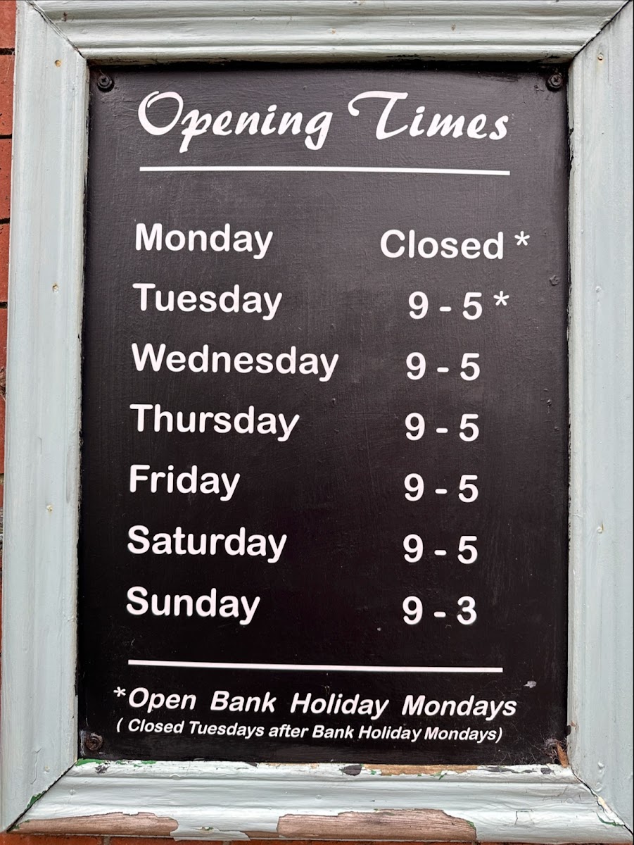 Menu Dil And The Bear At The Station-6